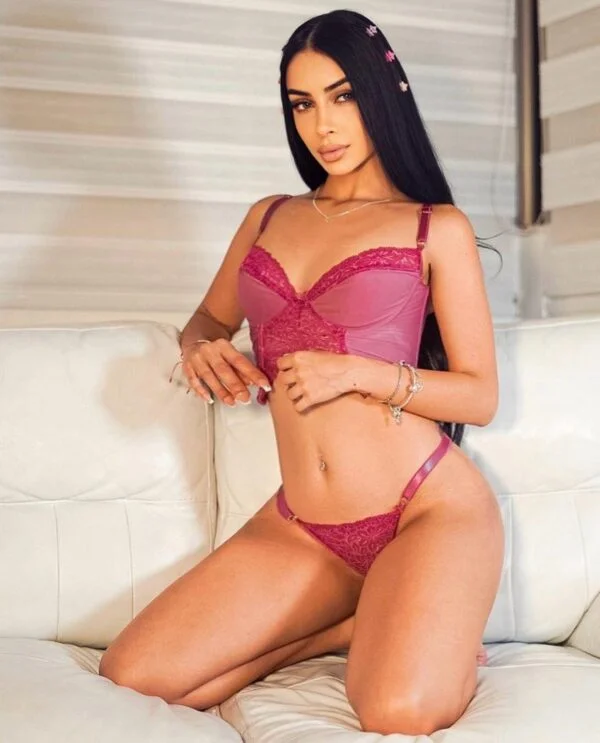 נערת ליווי, חשפנית אינבר