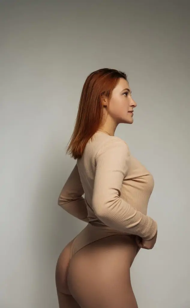 נערת ליווי, חשפנית קרינה